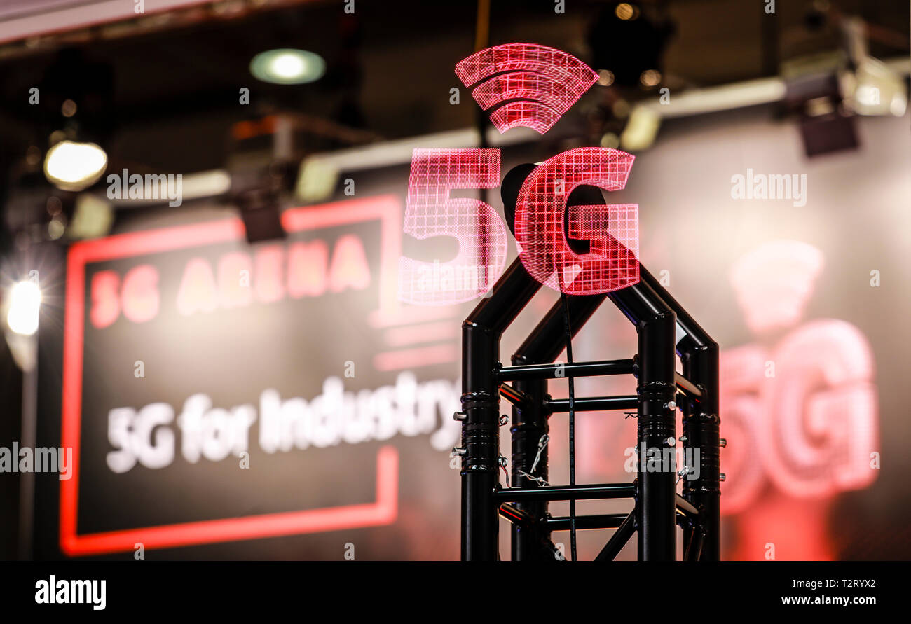 Hannover, Bassa Sassonia, Germania - 5G per la proiezione del settore presso la Fiera di Hannover. Hannover, Niedersachsen, Deutschland - 5G per l'industria Projektion auf Foto Stock