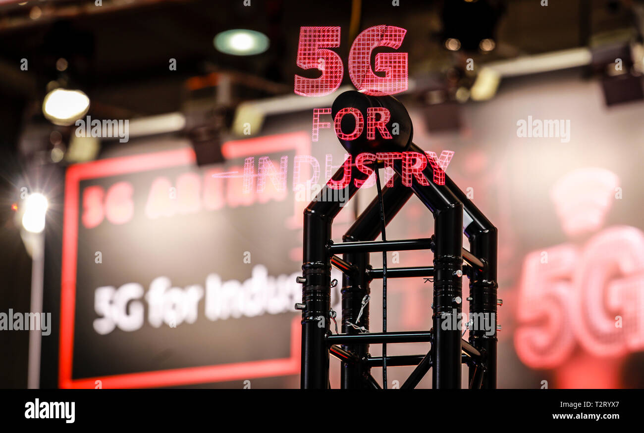 Hannover, Bassa Sassonia, Germania - 5G per la proiezione del settore presso la Fiera di Hannover. Hannover, Niedersachsen, Deutschland - 5G per l'industria Projektion auf Foto Stock