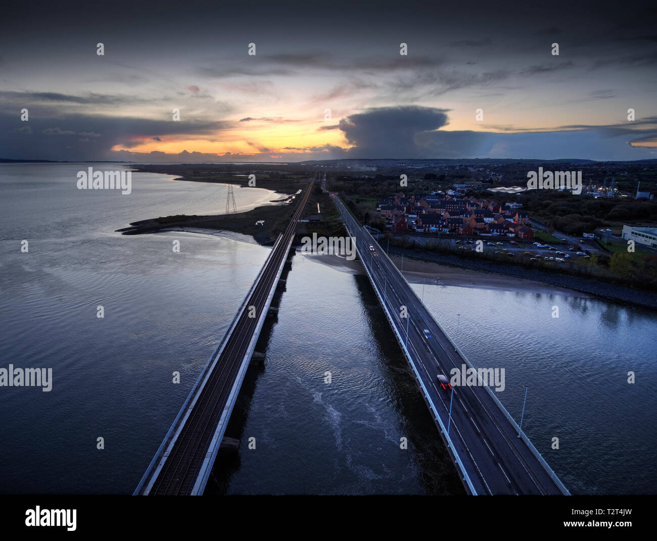 Estuario Loughor road e ponti ferroviari Foto Stock