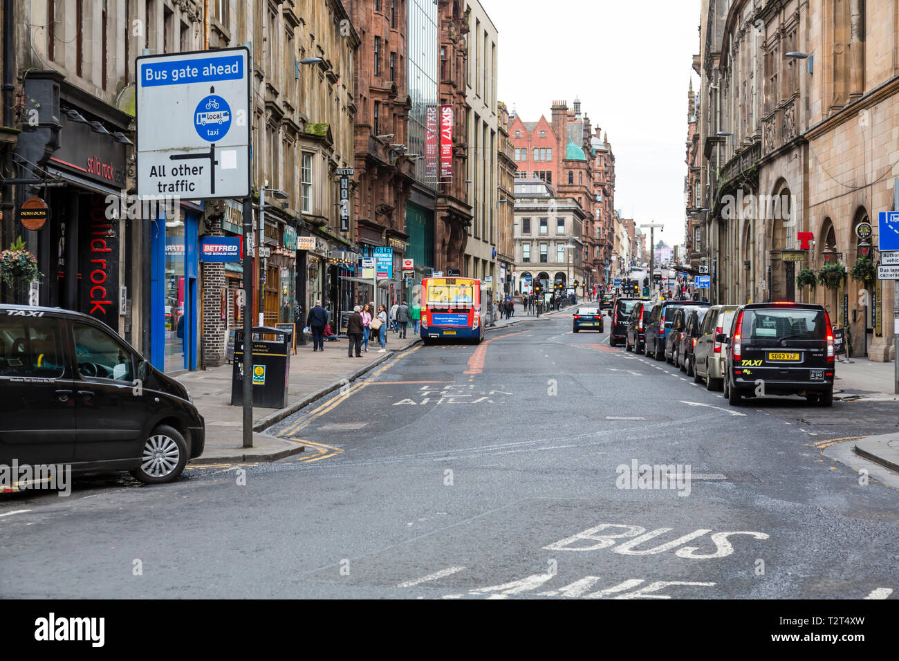 Vista guardando a Nord su Hope Street nel centro della città di Glasgow, Scotland, Regno Unito Foto Stock