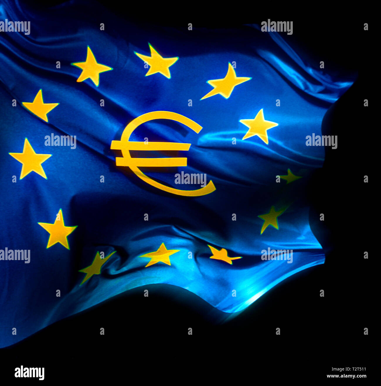 Simbolo dell'euro su la bandiera europea Foto Stock