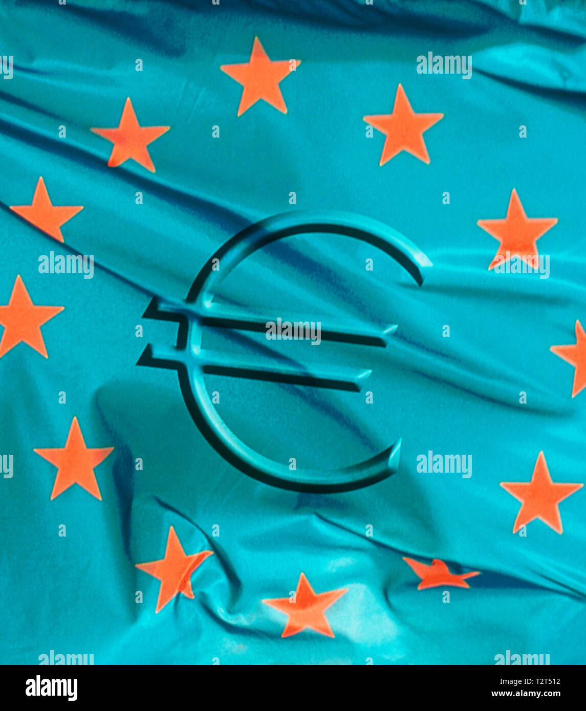 Simbolo dell'euro su la bandiera europea Foto Stock