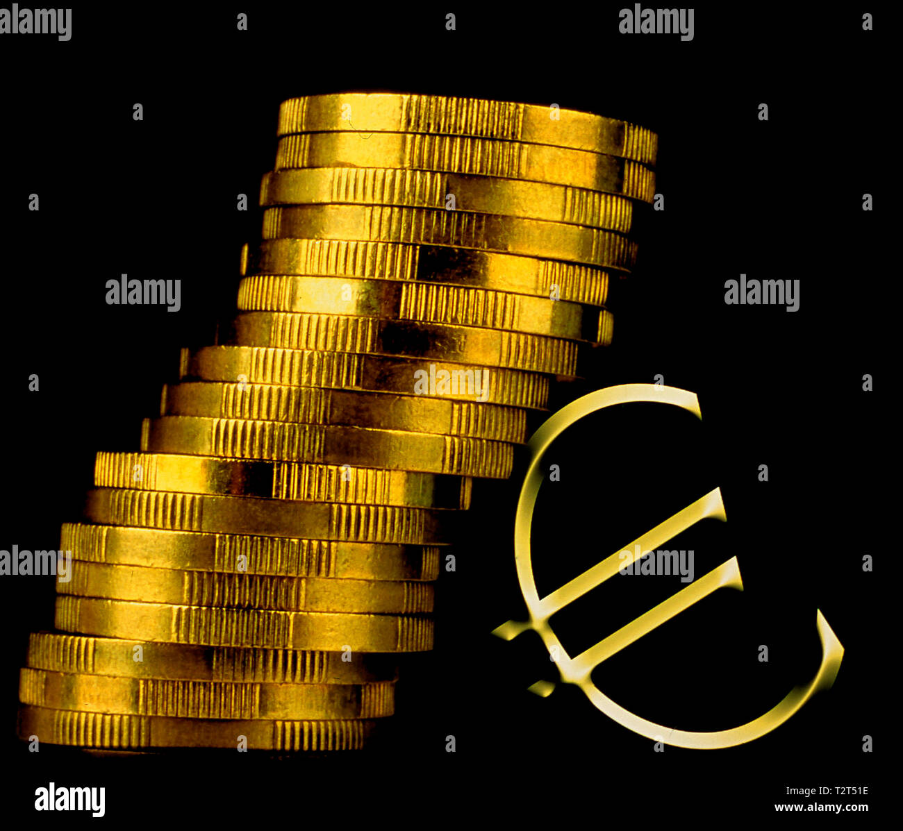 Euro simbolico e di monete metalliche in euro Foto Stock
