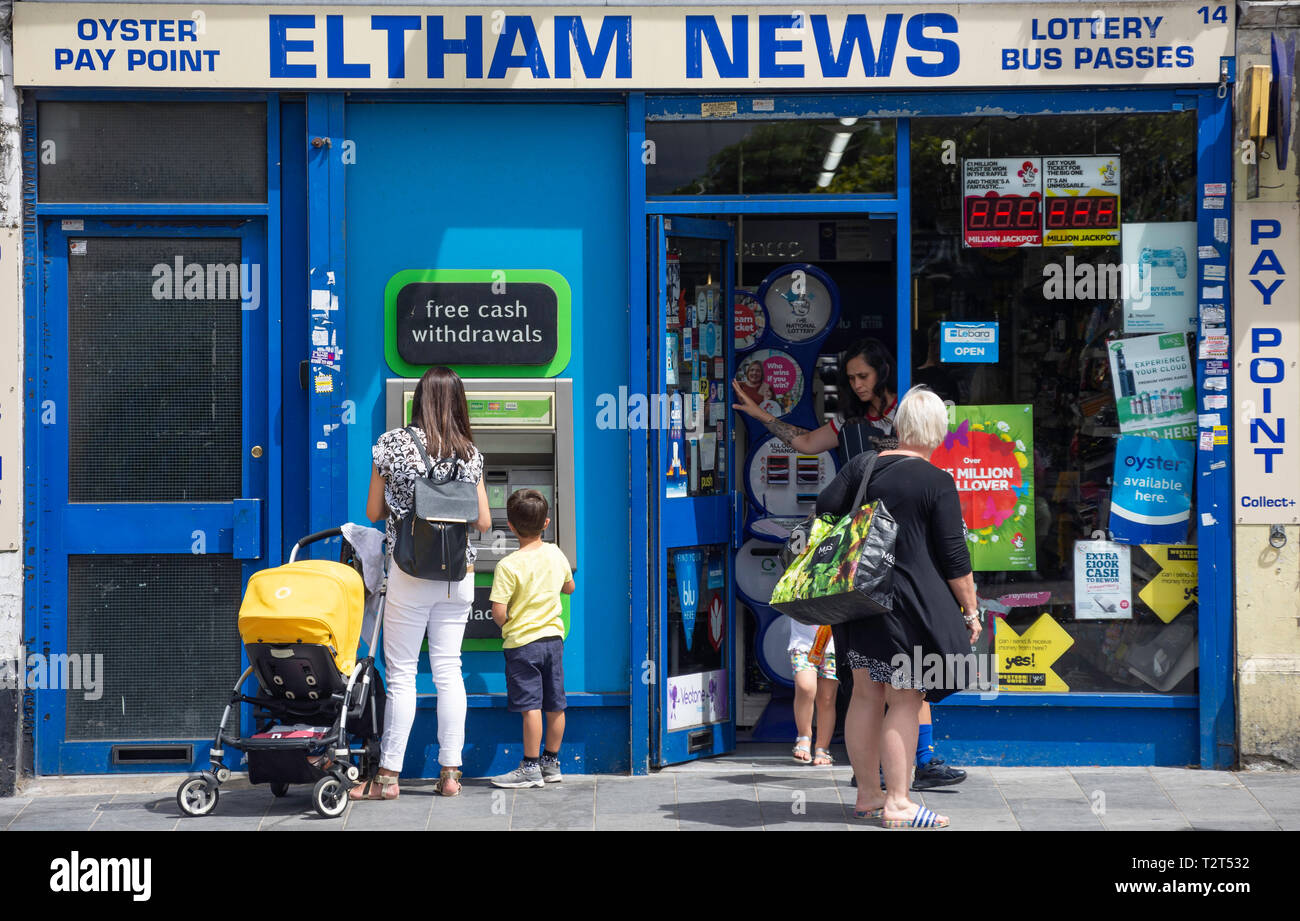 Eltham News Edicola, Ben Hall Road, Eltham, Royal Borough of Greenwich, Greater London, England, Regno Unito Foto Stock