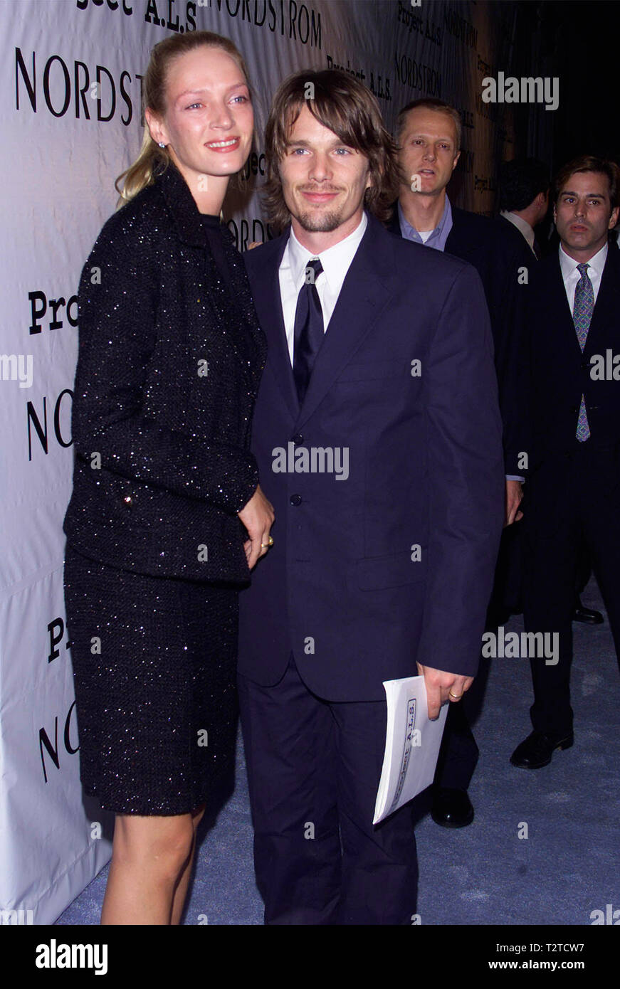 NEW YORK, NY. Ottobre 02, 2000: attrice Uma Thurman e attore marito ETHAN HAWKE al domani è stasera gala di New York per raccogliere fondi per il progetto A.L.S. (Sclerosi Laterale Amiotrofica). Immagine: Paul Smith/Featureflash Foto Stock