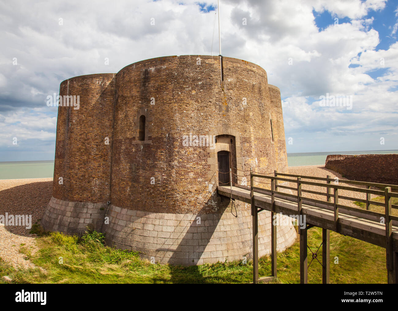 Aldeburgh il Martello Tower sulla costa di Suffolk Foto Stock