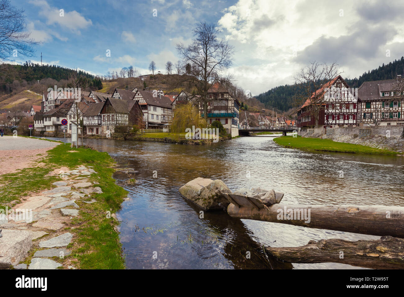 Meravigliosi Schiltach nella Foresta Nera, Fiume Kinzig, Rottweil, Baden Wuerttemberg, Germania Foto Stock