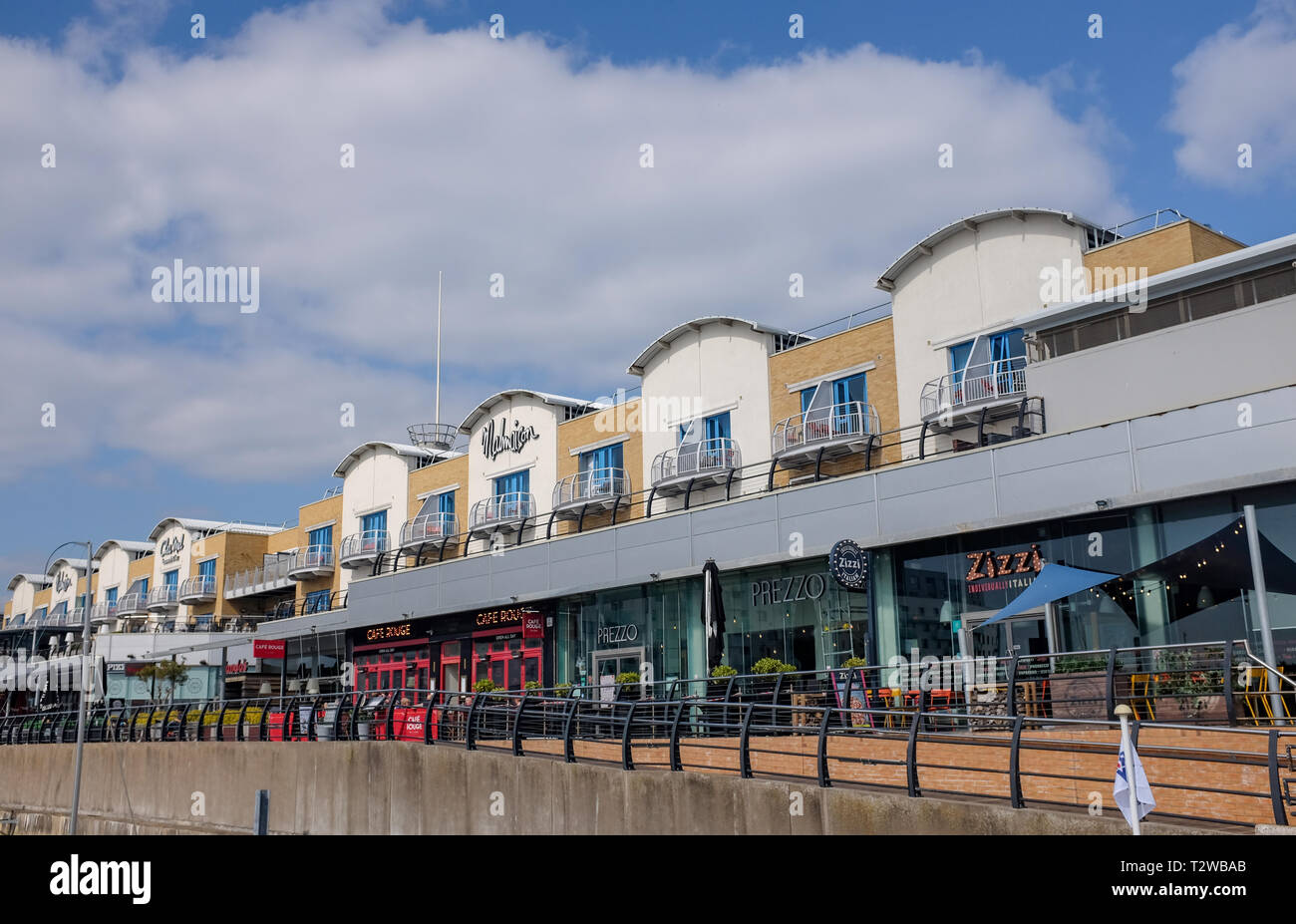 Brighton Marina opinioni UK - La Malmaison hotel al di sopra di ristoranti sul lungomare Foto Stock