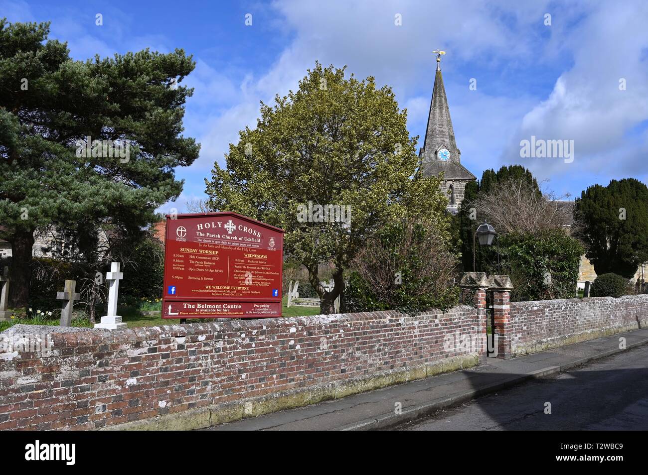 Uckfield East Sussex England Regno Unito - Santa Croce chiesa parrocchiale di Uckfield Foto Stock