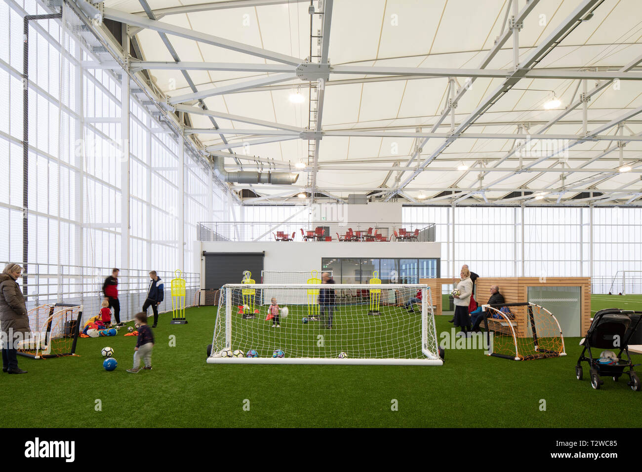 Vista del 3G campo sportivo. Faro di luce, Sunderland, Regno Unito. Architetto: FaulknerBrowns, 2019. Foto Stock
