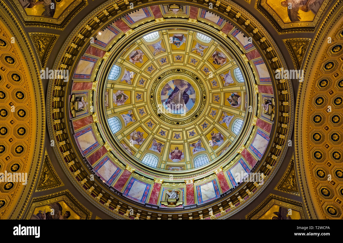 La cupola di St.Stephen Basilica,chiamato in onore di Stefano,il primo re di Ungheria.Oggi è la terza chiesa più grande edificio nel presente-giorno Foto Stock