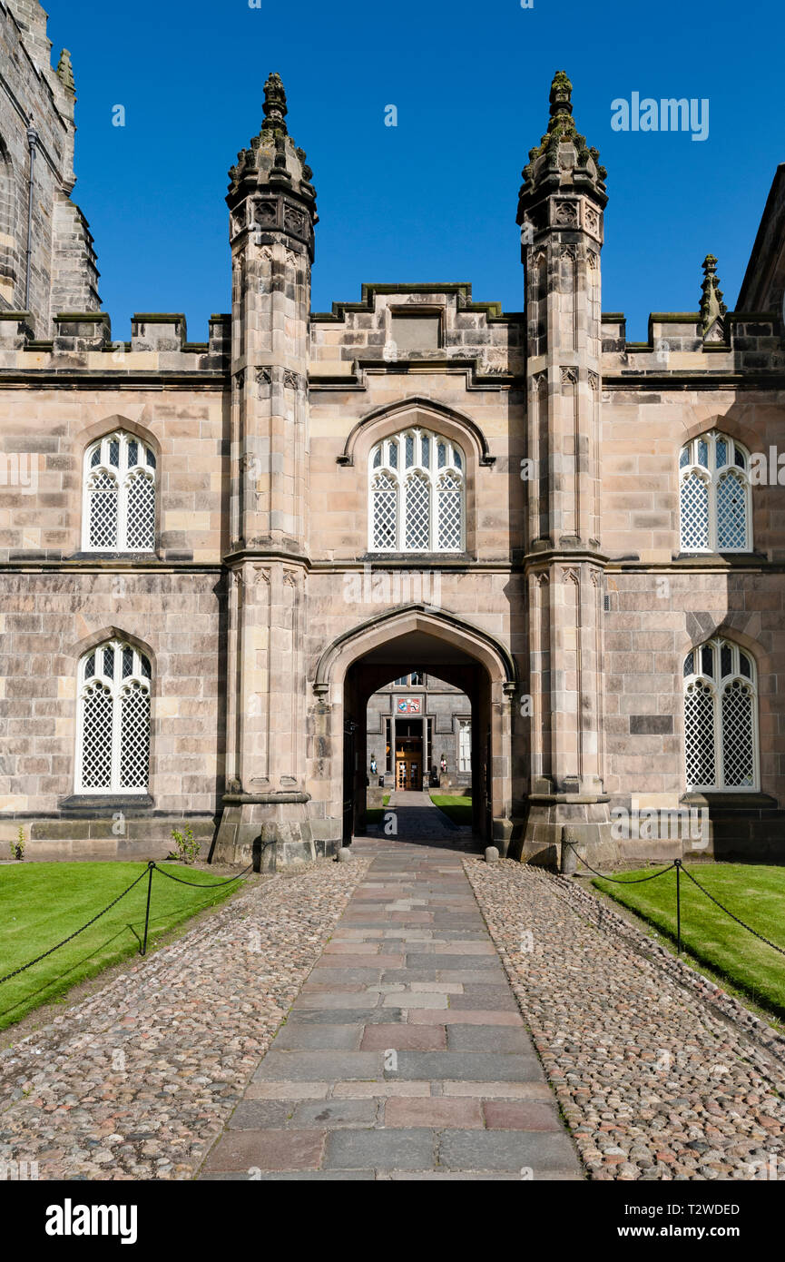 Portale di ingresso a Kings College la parte più antica dell'Università di Aberdeen nella vecchia Aberdeen Scotland Foto Stock