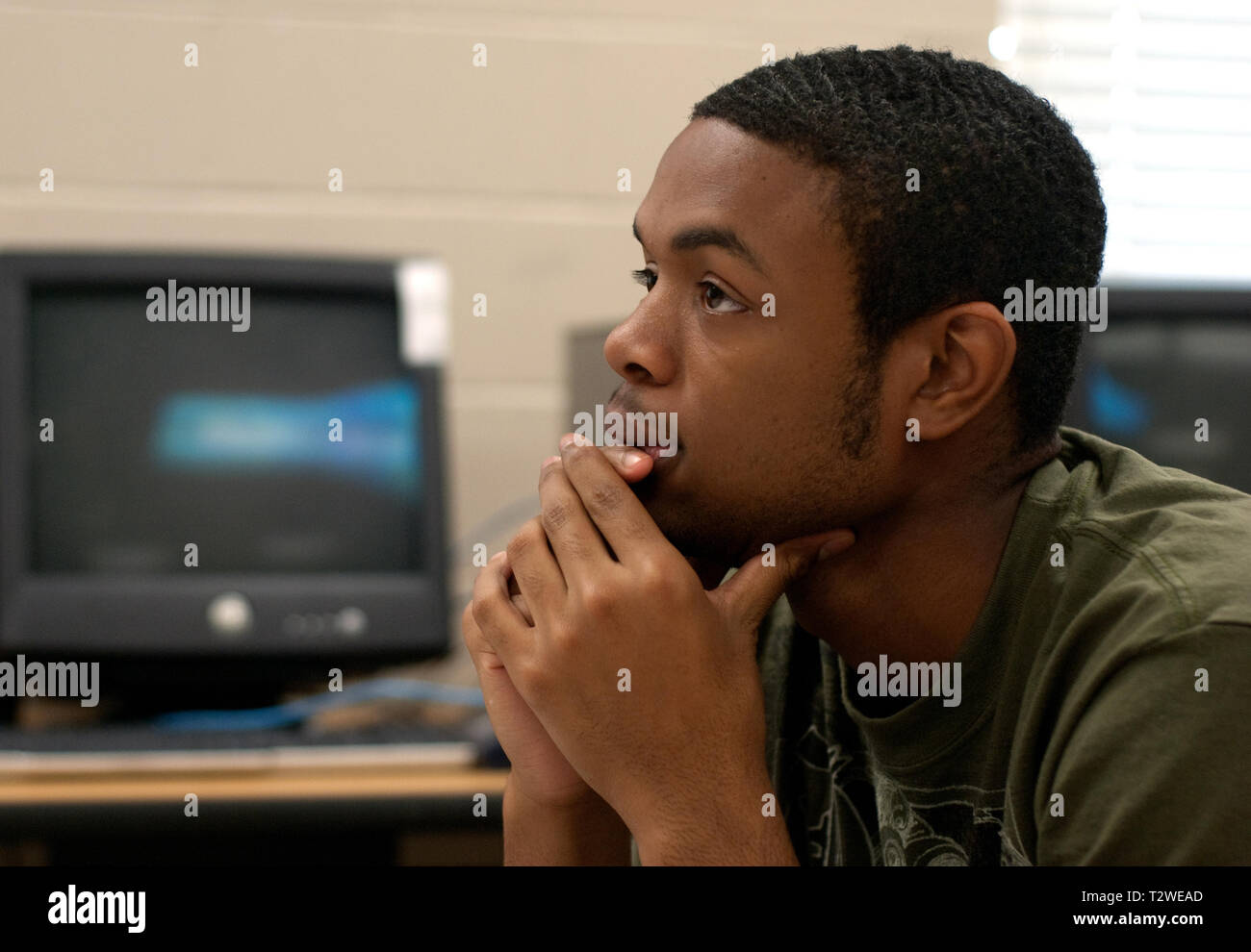 Un maschio afro-americano studente partecipa nel suo senior classe elettiva, 'le culture locali", Sett. 21, 2009, in McComb, Mississippi. Foto Stock