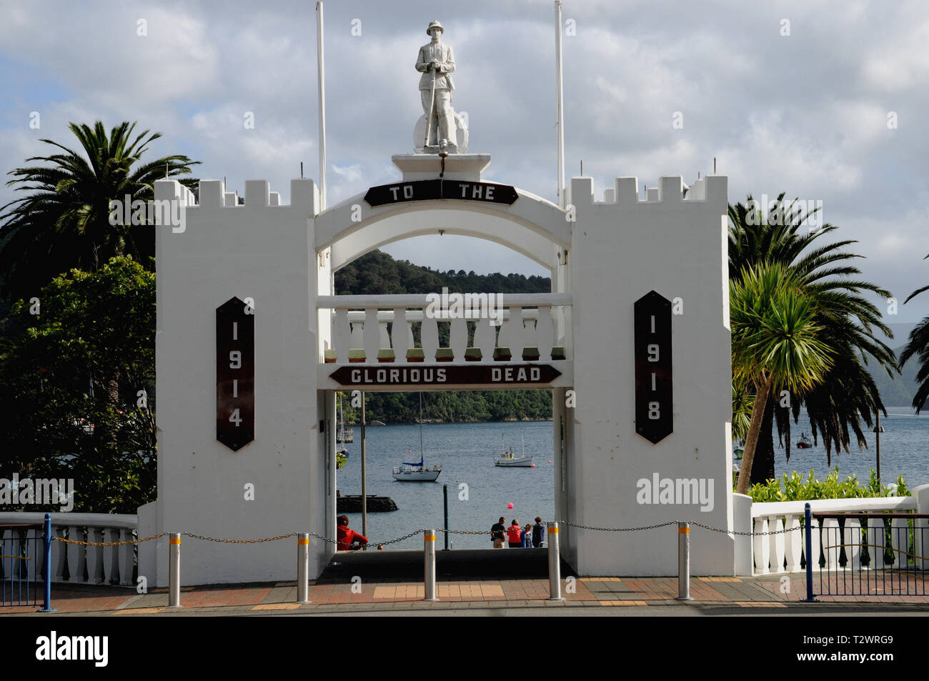 Il Memoriale di guerra a Picton Marlborough Sounds, Nuova Zelanda. Il monumento è stato eretto per commemorare WW1 in 1925 in onore degli uomini che sono morti. Foto Stock