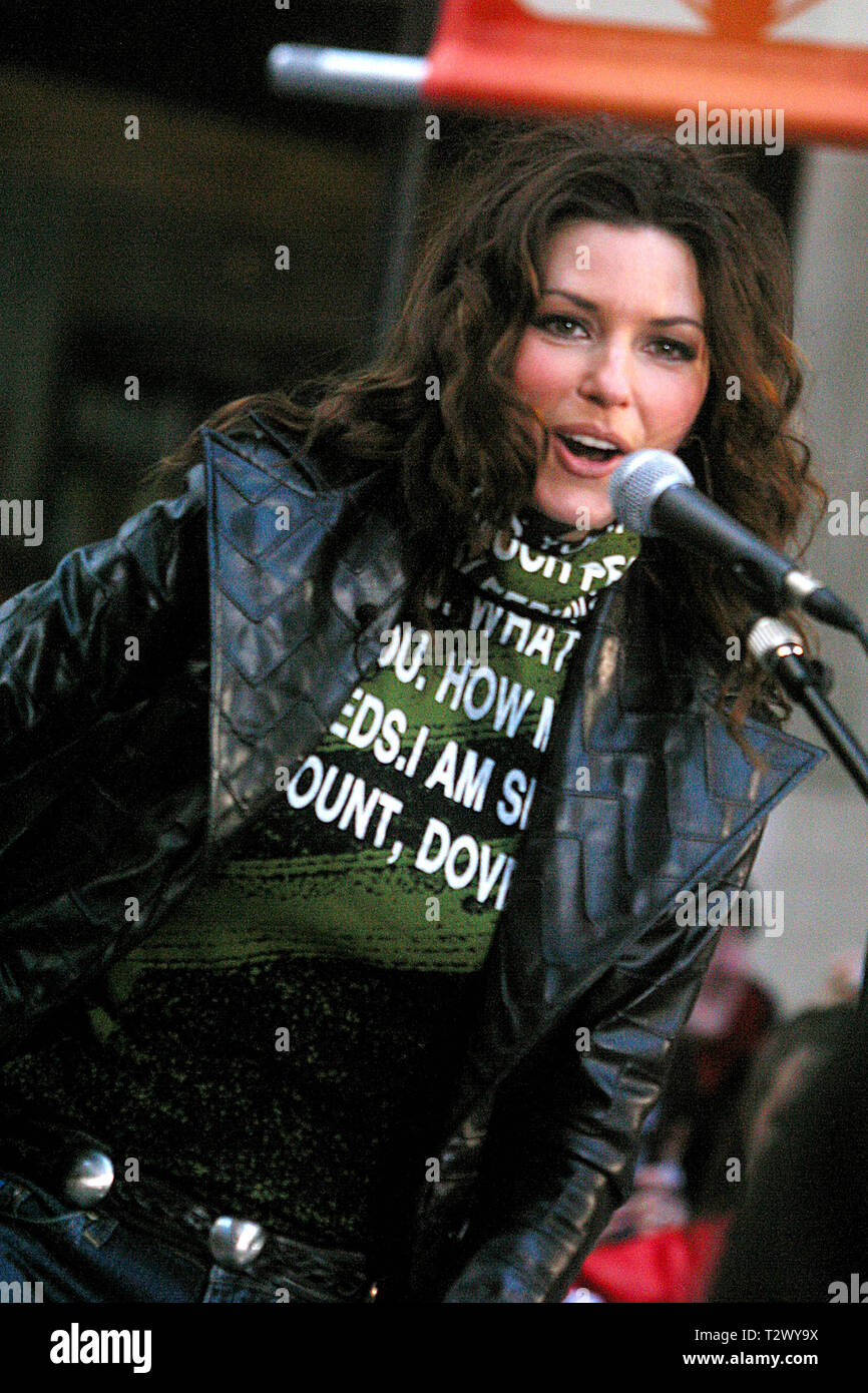SHANIA TWAIN esegue presso la NBC POST estate una serie di concerti presso il Centro Rockefeller, NYC 2002 foto da John Barrett/il PHOTOlink Foto Stock