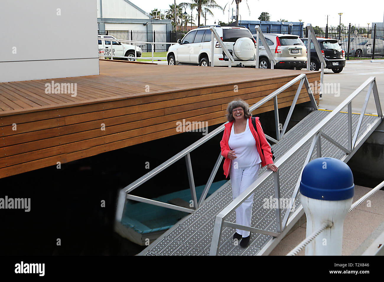 Visitare l'Australia. Panorami e paesaggi scenic dell Australia. 70 anni di old Lady per andare in giro in barca. Foto Stock