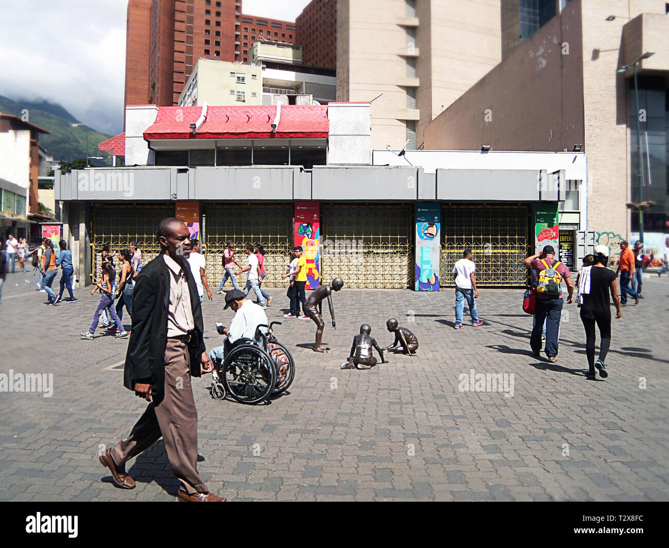 La gente camminare a Caracas.la gente camminare in Sabana Grande Boulevard a Caracas Venezuela Foto Stock