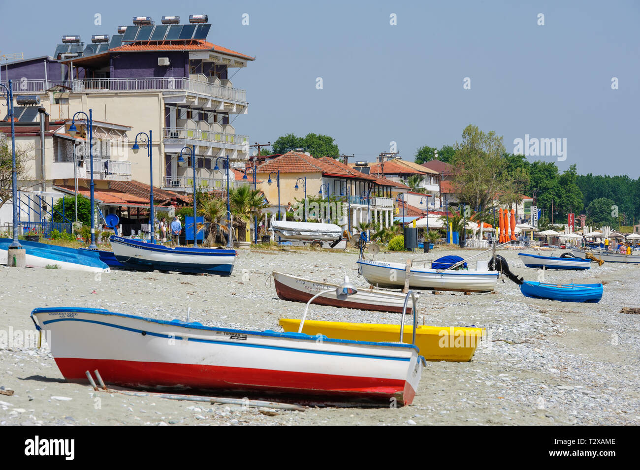 Barche da pesca in spiaggia in Leptokaria, Macedonia, Grecia Foto Stock