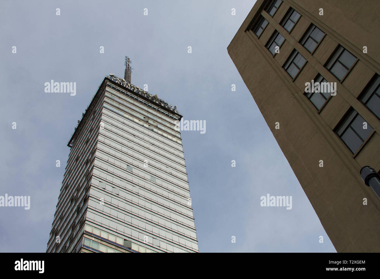 Città del Messico: basso angolo di visione della torre Latinoamerican (Centro Storico, Città del Messico, Messico) Foto Stock