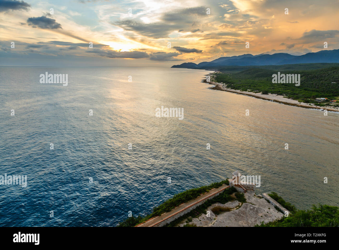 San Pedro de la Roca fort pareti e il mare dei Caraibi vista al tramonto, Santiago de Cuba, Cuba Foto Stock