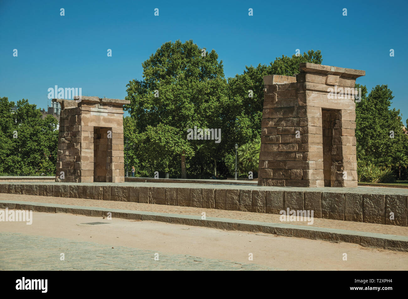 Il tempio di pietra di Debod, originale dall antico Egitto e ora su un giardino di Madrid. Capitale della Spagna con vibrante e intensa vita culturale. Foto Stock