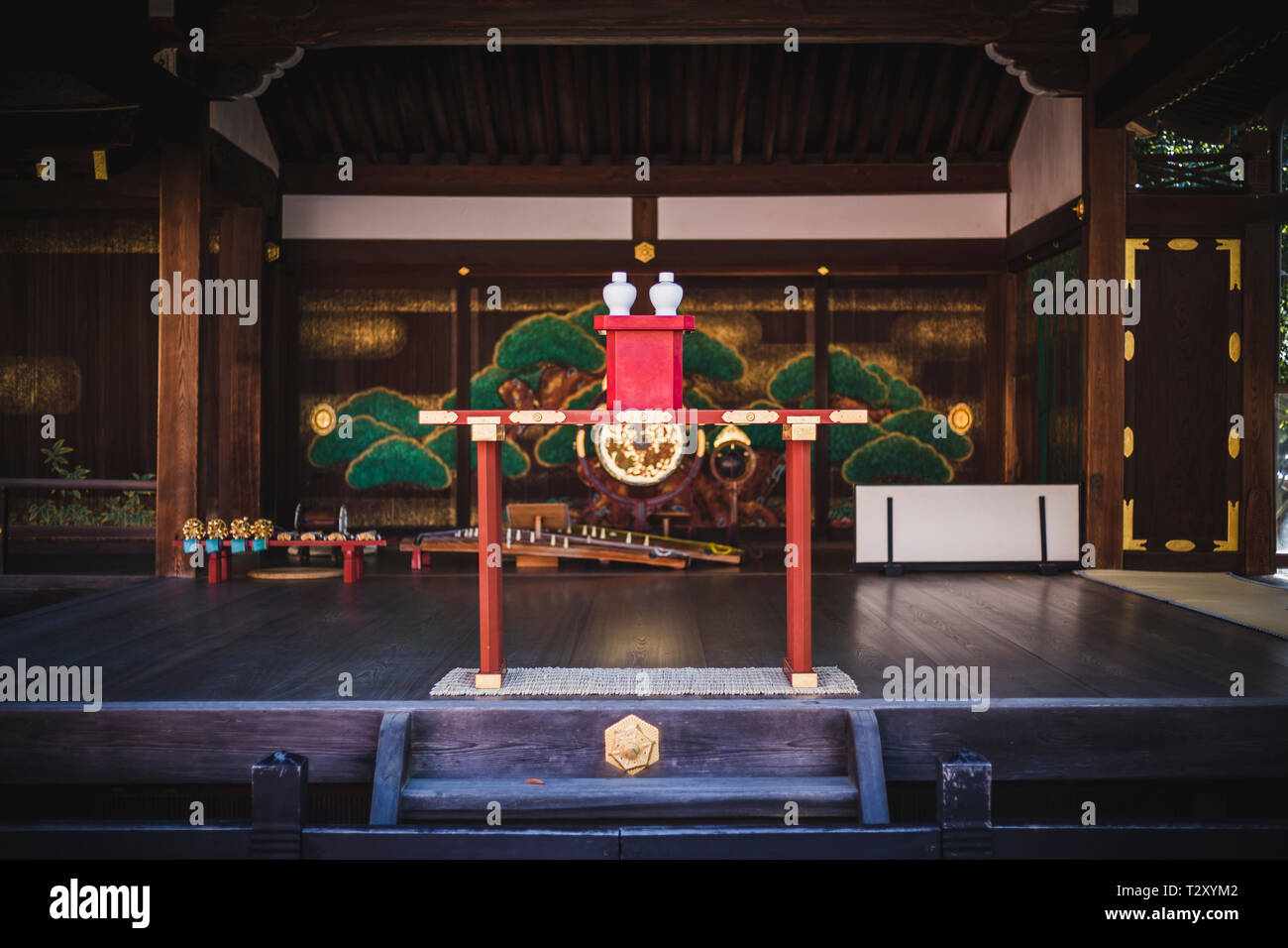 Piccolo altare a Fushimi Inari Santuario a Kyoto, Giappone Foto Stock