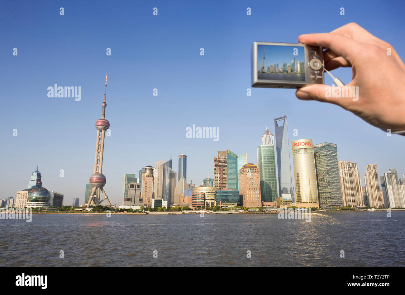 Punto di vista personale turistico di Pudong fotografare con una fotocamera digitale Foto Stock