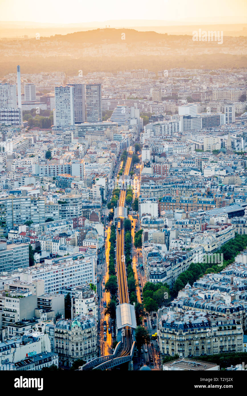 Una vista dalla Tour Montparnasse giù su Parigi Foto Stock