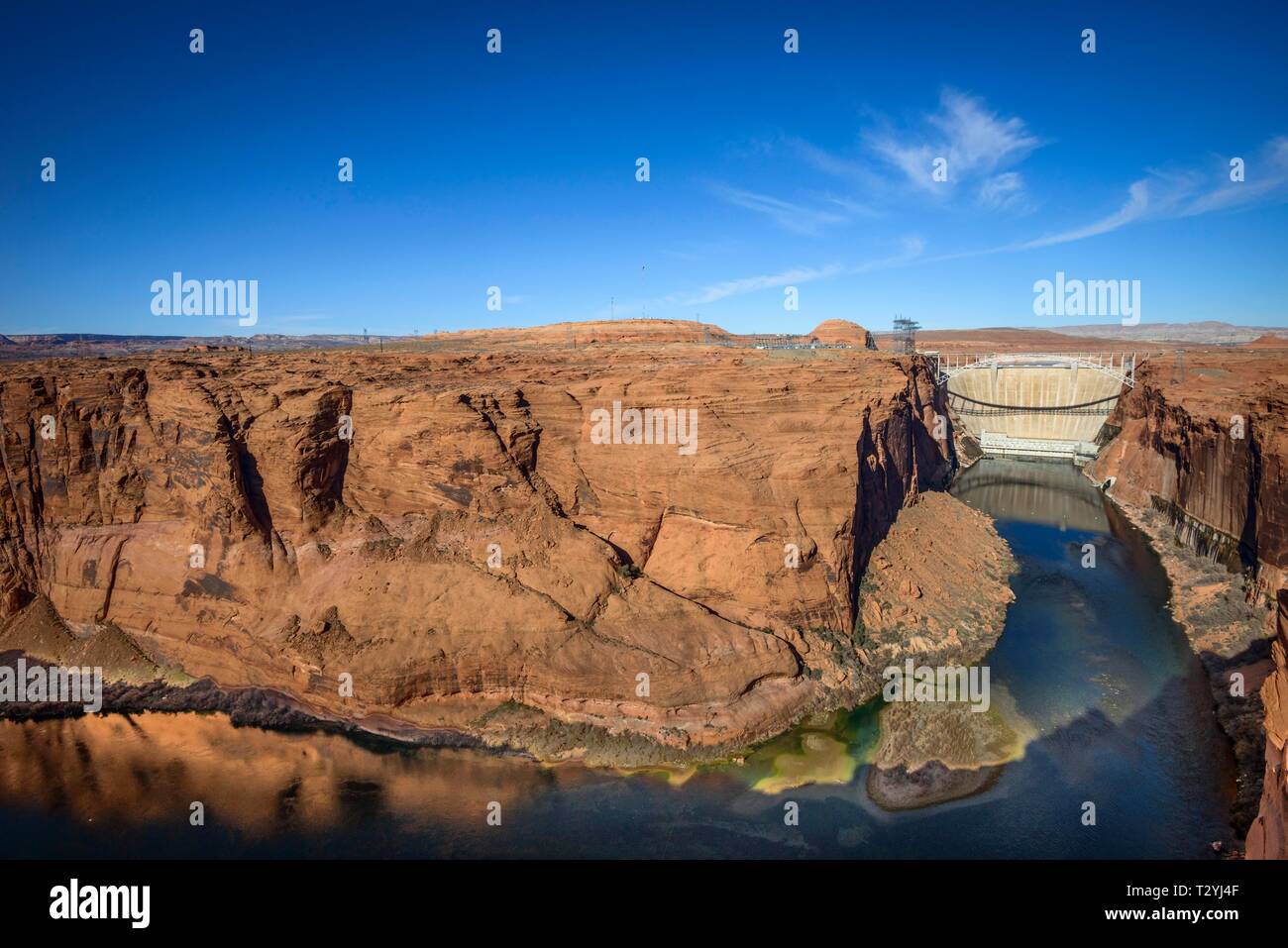 Vista del Glen Canyon Dam e il Fiume Colorado, Glen Canyon Dam si affacciano, Lake Powell, vicino a pagina, Arizona, Stati Uniti d'America Foto Stock