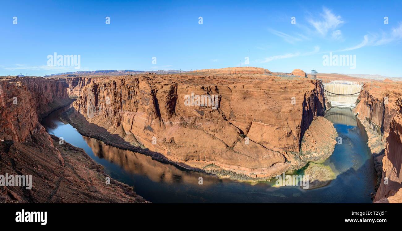 Vista del Glen Canyon Dam e il Fiume Colorado, Glen Canyon Dam si affacciano, Lake Powell, vicino a pagina, Arizona, Stati Uniti d'America Foto Stock