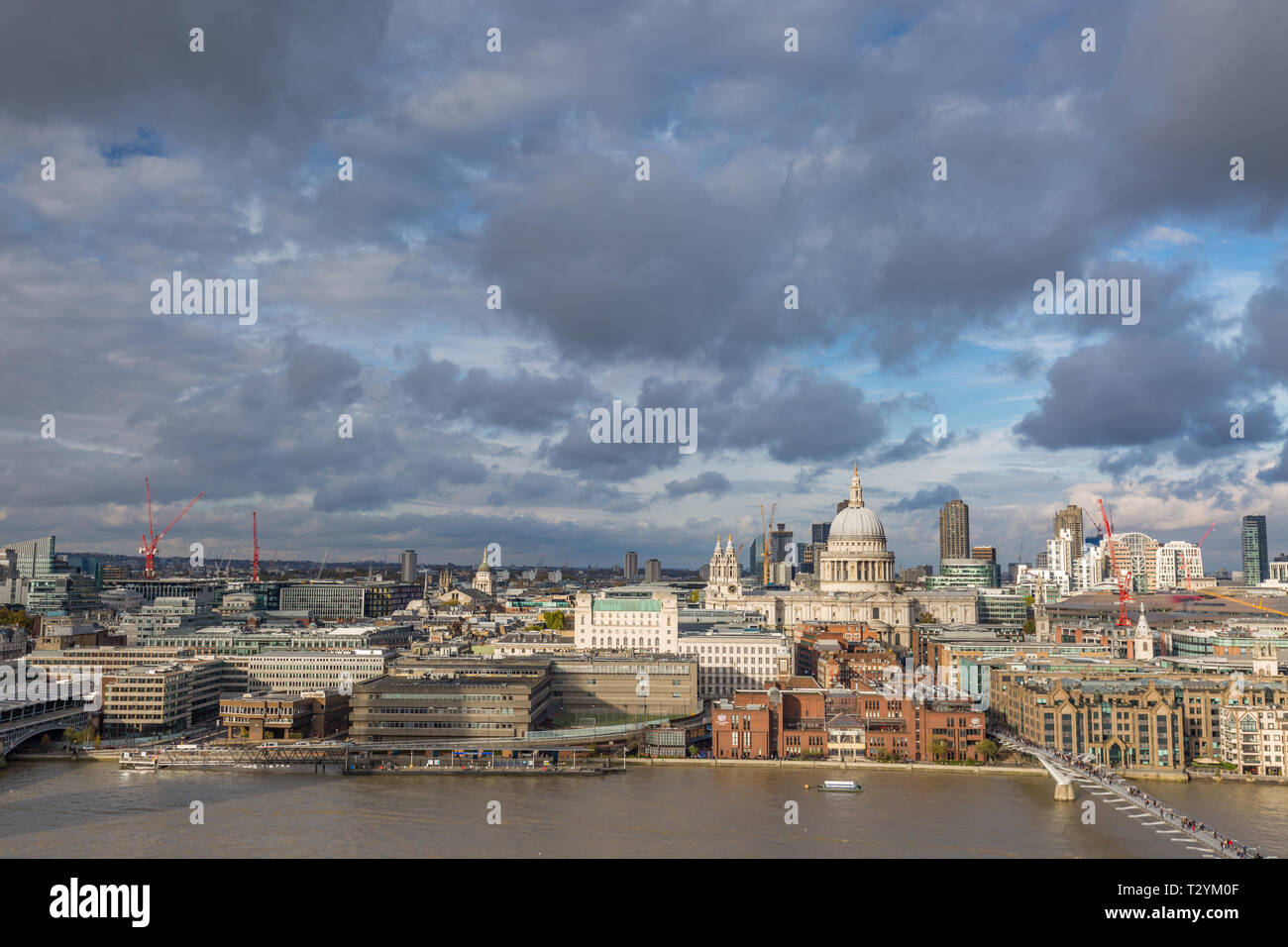 Una vista di Londra con la Cattedrale di San Paolo Foto Stock