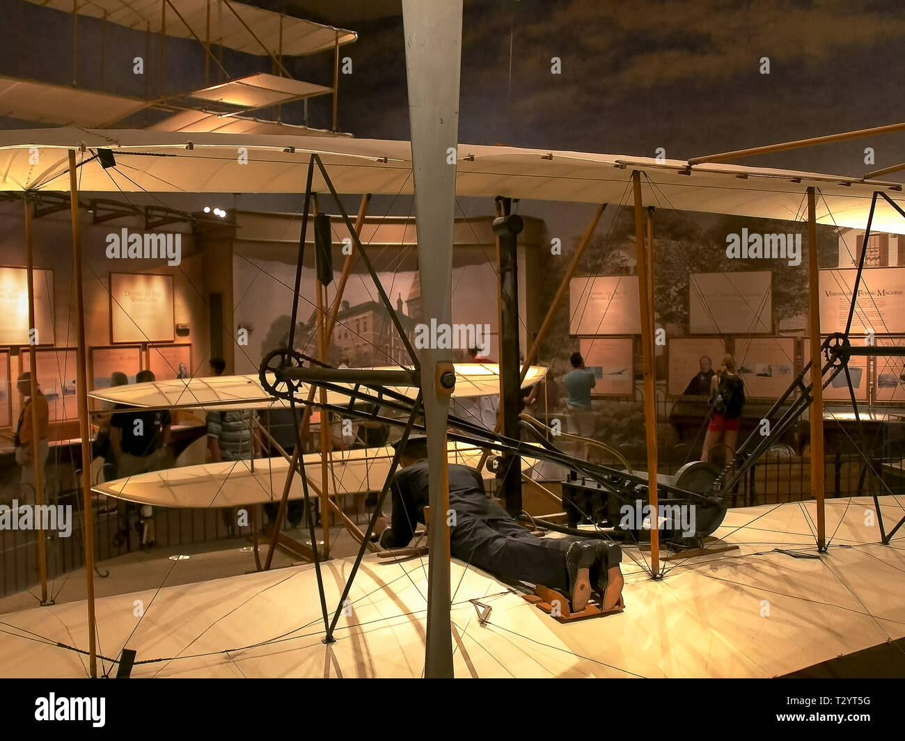 WASHINGTON, DC, Stati Uniti d'America - 10 settembre 2015: la vista posteriore del 1903 Wright Flyer,il primo al mondo alimentato di successo più pesanti dell'aria macchina volante Foto Stock