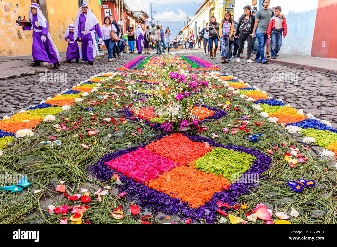 Antigua Guatemala - Marzo 30, 2018: Processione del Venerdì santo di tappeti in uno dei mondi più rinomate destinazioni per celebrare la Settimana Santa. Foto Stock