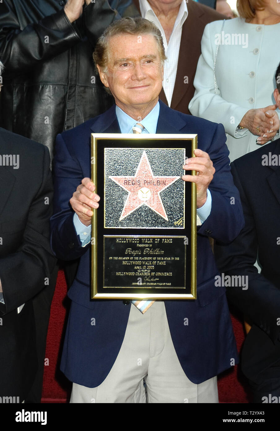 Regis Philbin al Regis Philbin Hollywood Walk of Fame Star cerimonia giovedì 10 aprile 2003, tenutasi a Hollywood Ca, su Hollywood Blvd. Foto di: SBM / PictureLux Photo credit: SBM / PictureLux Riferimento File # 33790 466 SBMPLX Foto Stock