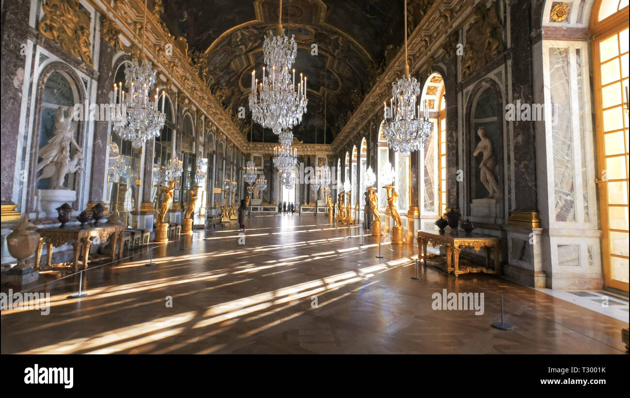 VERSAILLES, Parigi, Francia - 23 settembre 2015: un tardo pomeriggio vista la sfarzosa sala degli specchi del palazzo di Versailles, Parigi Foto Stock