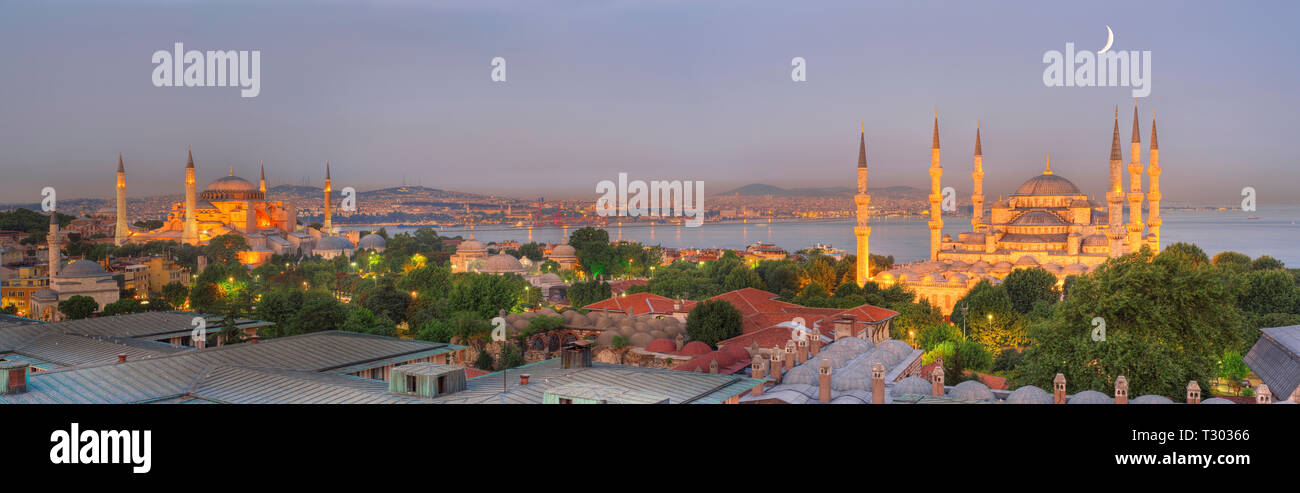 Istanbul skyline al tramonto Foto Stock