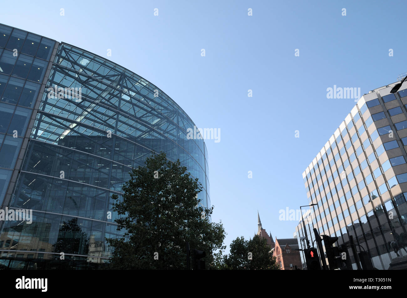 Architettura a Holborn, Londra. (Da sinistra a destra) Sainsbury's HQ, Holborn barre (formerly Prudential Assurance edificio) e Pareto uffici di legge. Foto Stock