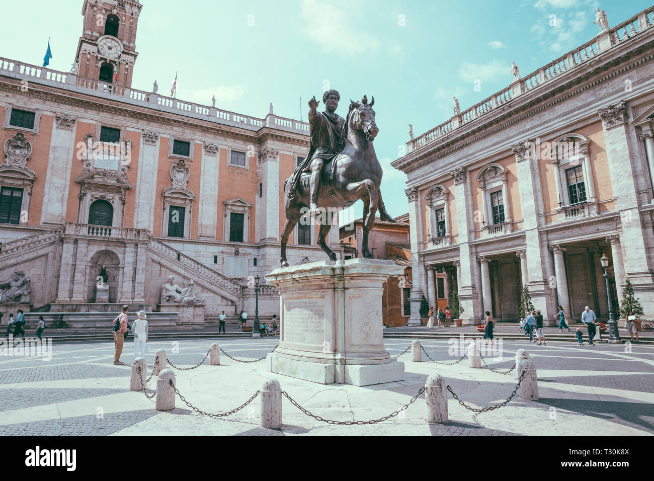 Roma, Italia - 23 Giugno 2018: vista panoramica del Capitolium o il Campidoglio è uno dei sette colli di Roma e la statua equestre di Marco Aurelio è Foto Stock