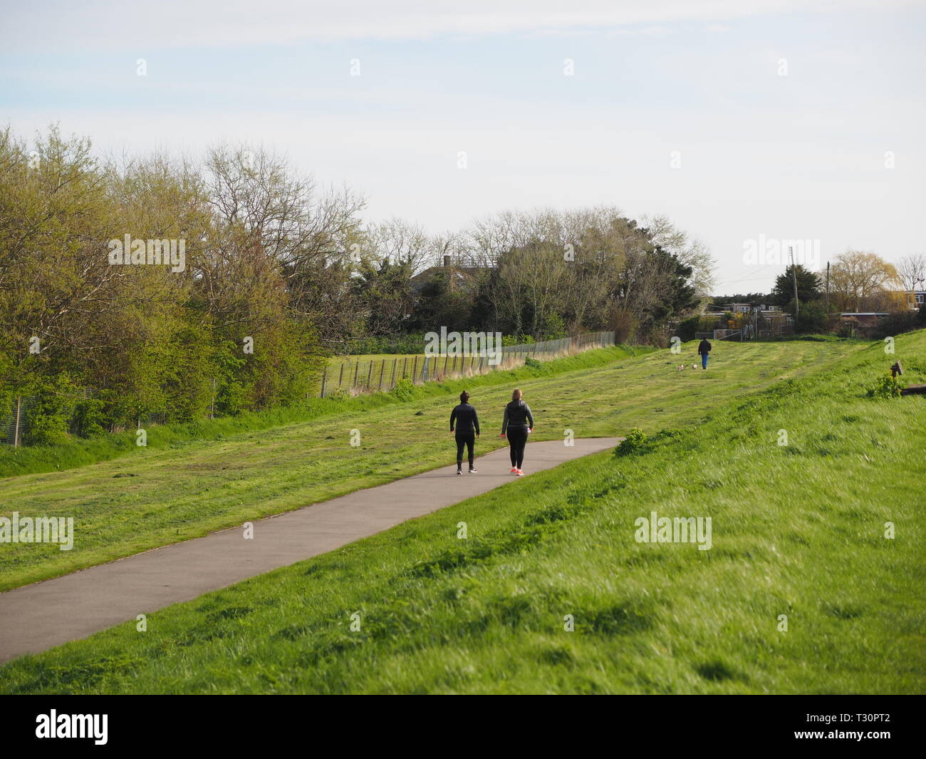 Sheerness, Kent, Regno Unito. 5 Aprile, 2019. Regno Unito Meteo: una mattina di sole in Sheerness, Kent e la sensazione di essere più caldo. Credito: James Bell/Alamy Live News Foto Stock