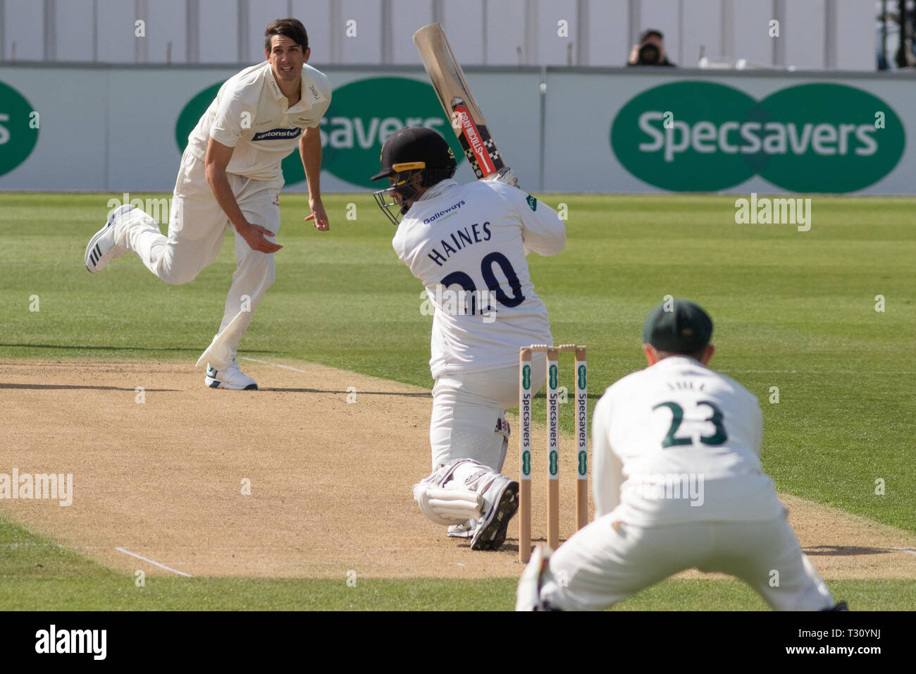 Hove, Sussex, Regno Unito. 05 apr, 2019. Tom Haines rigidi per 4 durante la Specsavers County Championship Round 1 match tra Sussex CCC v Leicestershire CCC al primo centro di County Ground, Hove, in Inghilterra il 5 aprile 2019. Foto di Giovanni Mallett. Solo uso editoriale, è richiesta una licenza per uso commerciale. Nessun uso in scommesse, giochi o un singolo giocatore/club/league pubblicazioni.... Credit: UK Sports Pics Ltd/Alamy Live News Foto Stock