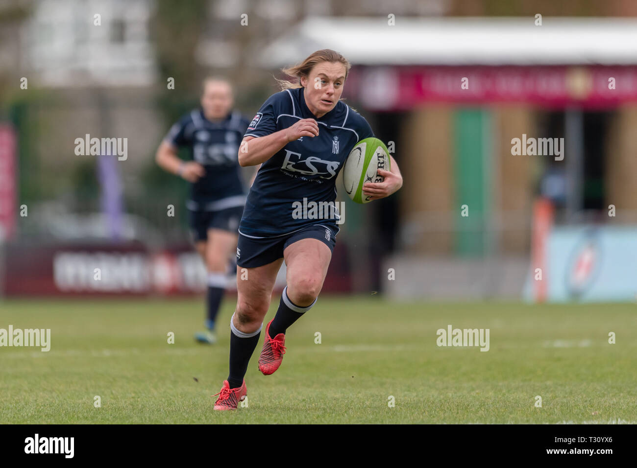 Londra, Regno Unito. 05 apr, 2019. Lt Cdr Charlotte Fredrickson della Royal Navy donne in azione durante la Royal Air Force donne Senior XV vs Royal Navy donne XV a Twickenham Stoop Venerdì, 05 aprile 2019. (Solo uso editoriale, è richiesta una licenza per uso commerciale. Nessun uso in scommesse, giochi o un singolo giocatore/club/league pubblicazioni.) Credito: Taka Wu/Alamy Live News Foto Stock