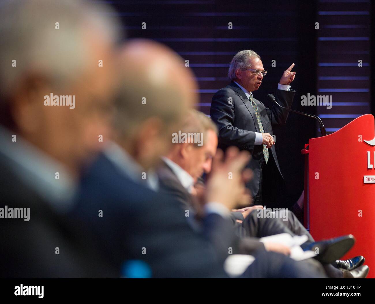 SP - Sao Paulo - 05/04/2019 - XVIII LIDE Business Forum - Economia Ministro Paulo Guedes, durante il XVIII LIDE Forum imprenditoriale che avrà luogo questo venerdì 05 in Campos do Jordao, interno di Sao Paulo, e che è la presenza di imprenditori e politici del brasiliano di scenario che avrà luogo un dibattito circa il paese del settore economico nonché il processo di riforma della sicurezza sociale. Foto: Suamy Beydoun / AGIF Foto Stock