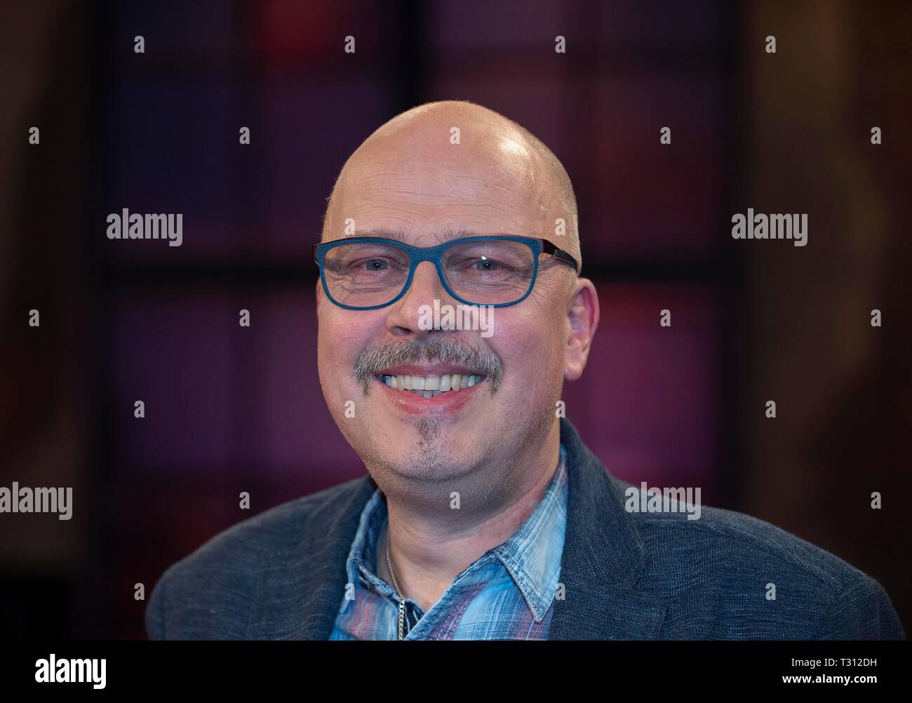 Colonia, Deutschland. 05 apr, 2019. Thomas HERFERT, Germania, porta un donatore cuore. valutazione sul programma "Koelner Treff' su WDR televisione, su 05.04.2019 in Koeln/Germania. | Utilizzo di credito in tutto il mondo: dpa/Alamy Live News Foto Stock