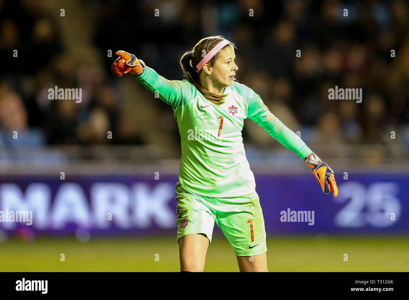 Manchester, Regno Unito. 05 apr, 2019. Canada Portiere Stephanie Labbe guarda a. Inghilterra donne v Canada Donne, l'amichevole internazionale partita di calcio al Manchester City academy Stadium di Manchester, Lancs venerdì 5 aprile 2019. Solo uso editoriale. pic da Chris Stading/ Andrew Orchard fotografia sportiva /Alamy Live News Foto Stock