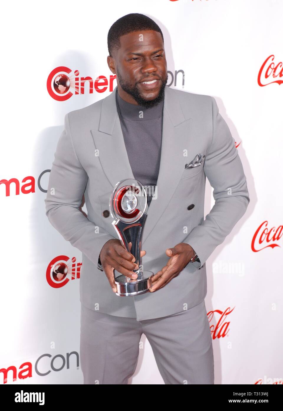 LAS VEGAS NV - 04 aprile: Kevin Hart assiste il CinemaCon Grande schermo Achievement Award di OMNIA Nightclub al Caesars Palace durante il CinemaCon, la convenzione ufficiale dell Associazione Nazionale dei proprietari di teatro, in data 4 aprile 2019 a Las Vegas, Nevada. Persone: Kevin Hart Foto Stock