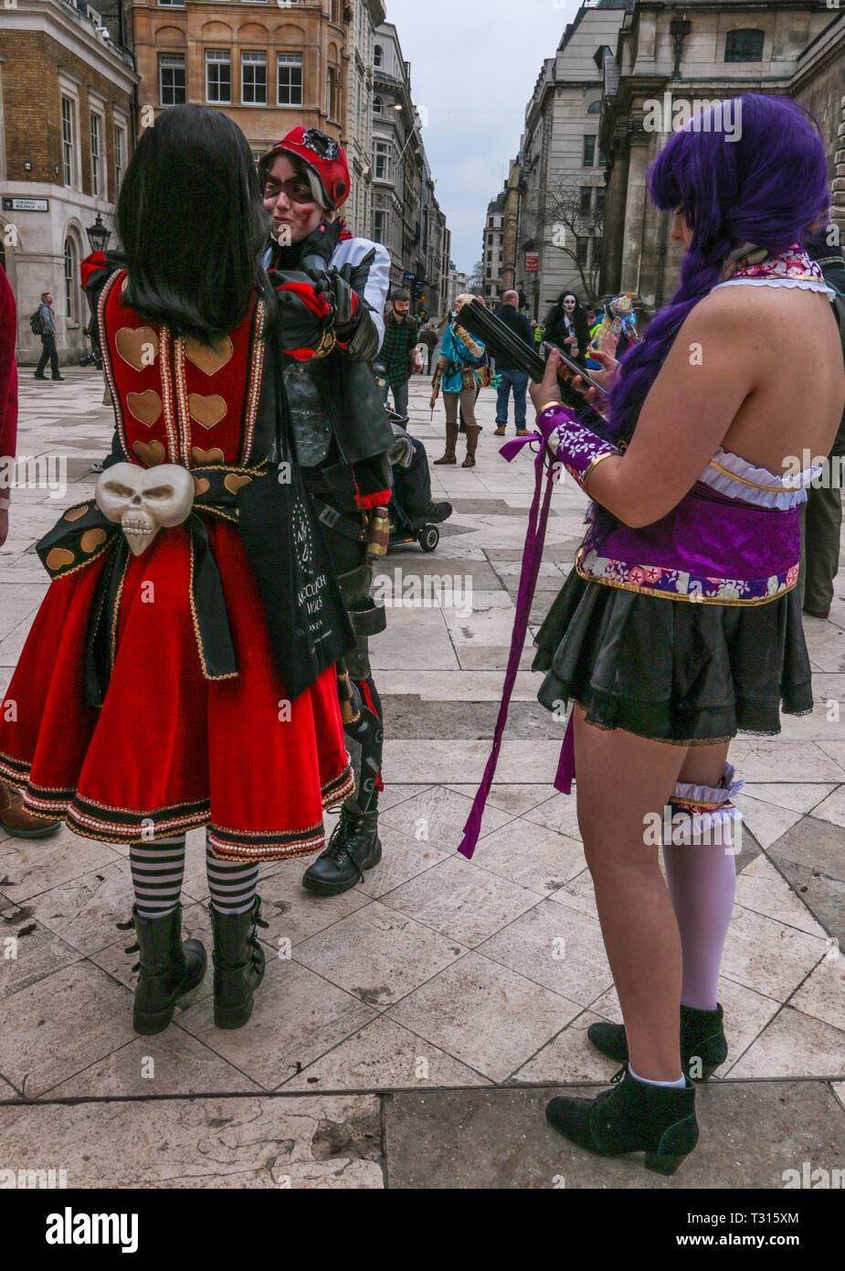 Londra REGNO UNITO 06 aprile 2019 finale del sabato di giochi di Londra Festival ha visto centinaia di giochi personaggi per le strade di Londra nel molto speciale carattere giochi Parade.Accogliere entrambi i video-giochi ispirati cosplayers di tutti i livelli di esperienza più mascotte ufficiale e caratteri, questa one-of-a-kind giochi SEGA evento iconico di intrattenimento interattivo eroi in ancora più iconici luoghi di Londra.@Paolo Quezada-Neiman/Alamy Live News Foto Stock