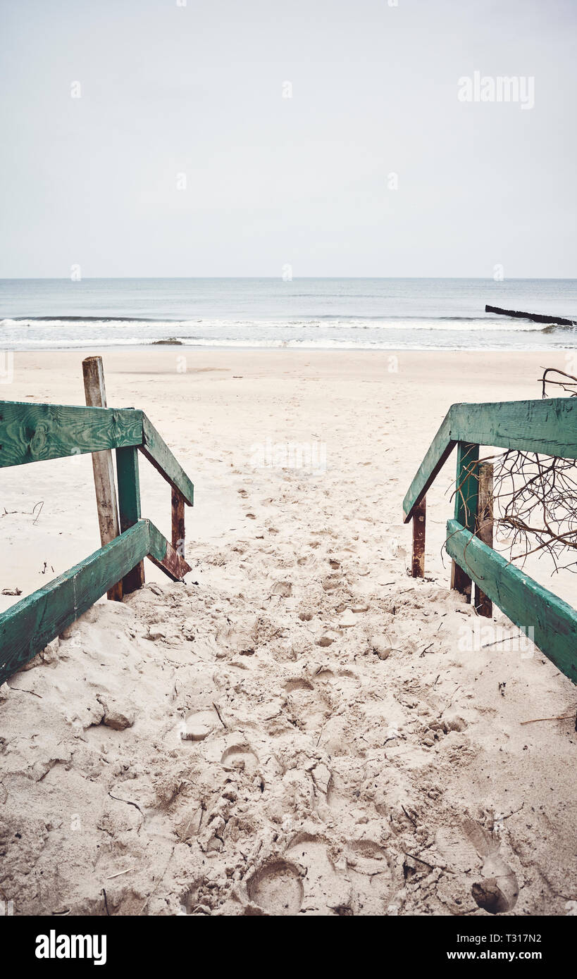 In legno antico ingresso spiaggia, tonificazione del colore applicato. Foto Stock