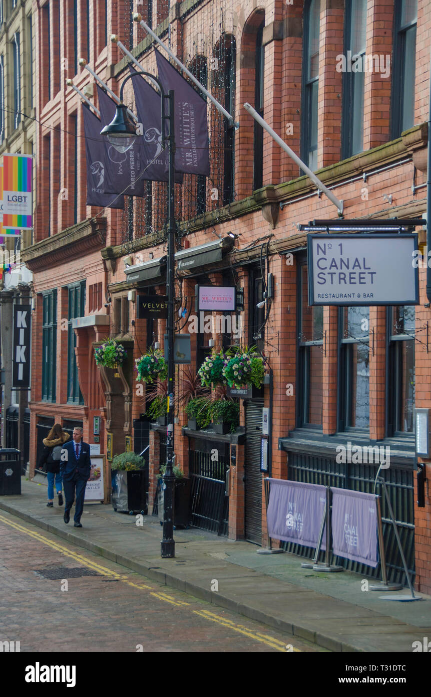 Villaggio Gay, Canal Street, il centro città di Manchester, Inghilterra, Regno Unito. Foto Stock