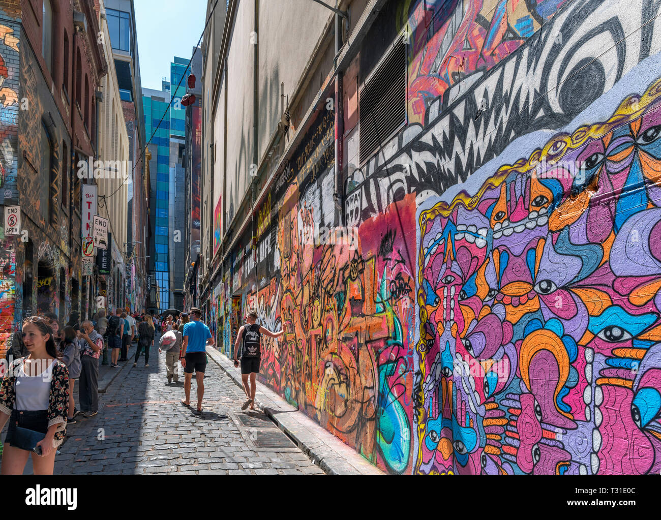 Arte di strada su Hosier Lane nel quartiere centrale degli affari di Melbourne, Victoria, Australia Foto Stock