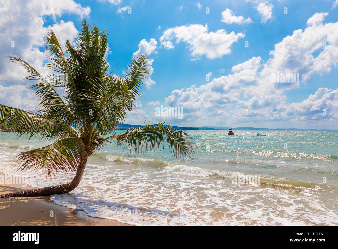 Spiaggia di scena a Bai Vung Bau, spiaggia pubblica a Phu Quoc Island, il Vietnam si affaccia sul Golfo di Thailandia Foto Stock
